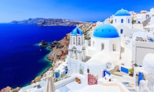 Santorini Küste und Häuser